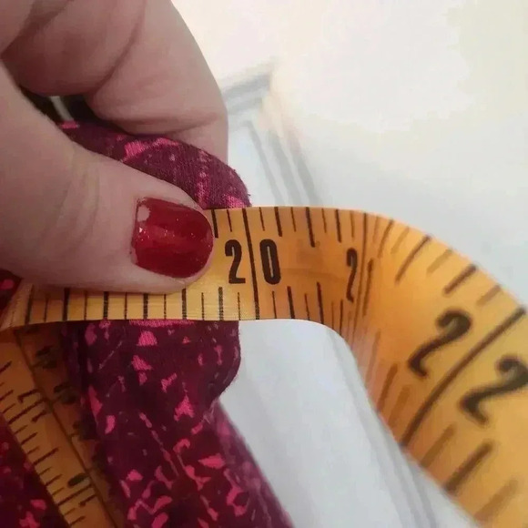 Mountain Hardwear Women's Sporty Skirt - Vibrant Pink Pattern- Pockets- size XL - Picture 6 of 8